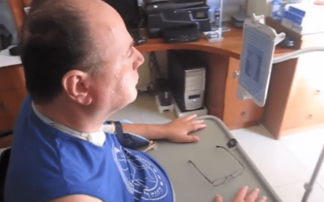 App lets quadriplegics use phone without physical assistance