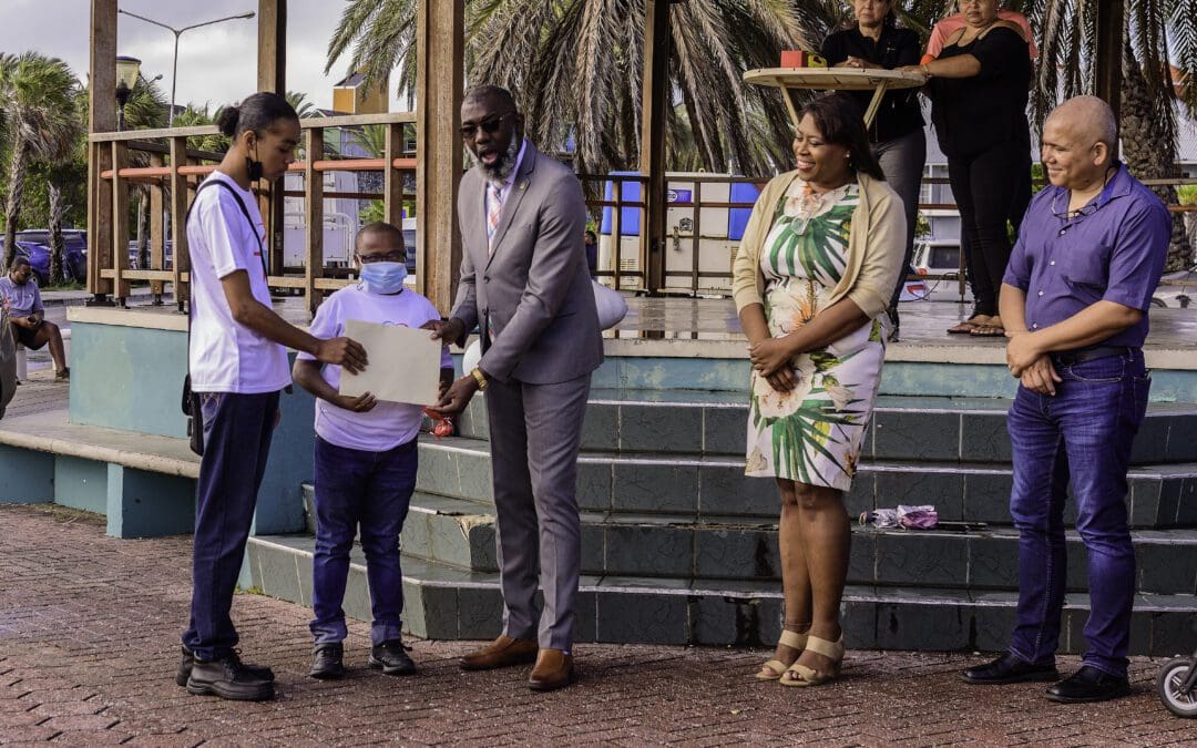 A entrega petishon na Promé Minister pa ratifiká tratado di nashonnan uni pa derechi di personanan  ku un desabilidat